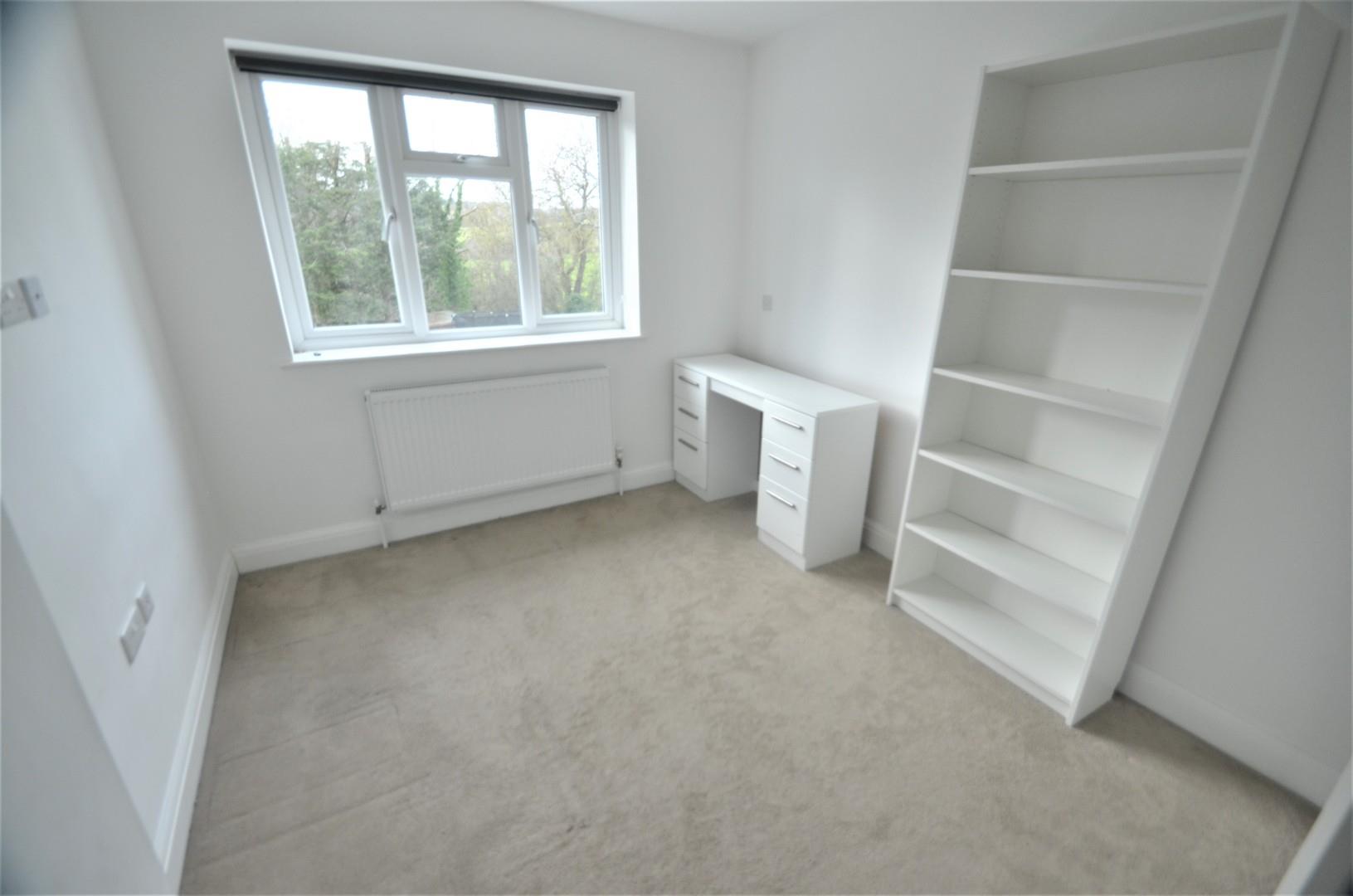 Edgwarebury Lane, Edgware